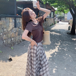 蕾丝拼接短袖t恤套装裙女夏新款设计感不规则格子半身裙两件套图片
