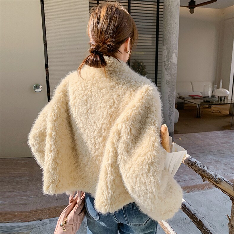 软糯羊羔毛外套女秋冬高级感加厚小个子保暖千金风皮毛一体短上衣,女装毛呢外套,2C058