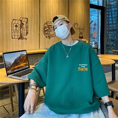 墨绿色