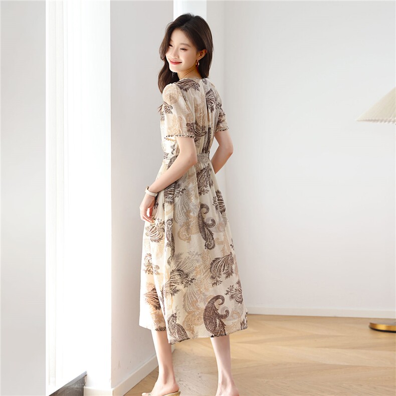 度假风钉珠V领印花连衣裙女2025夏季新款气质收腰显瘦高级感长裙,女装连衣裙,涵誉