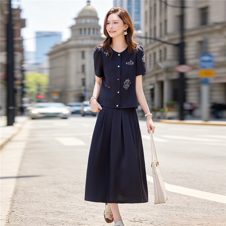 时尚休闲两件套裙女刺绣甜美风上衣百褶半裙套装女,女装套装/套裙,水衣源