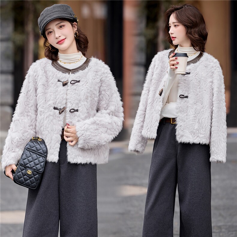 2025年秋冬新款新款花狐皮毛一体牛角扣短款外套，女装羊羔毛/颗粒绒，鑫鑫美