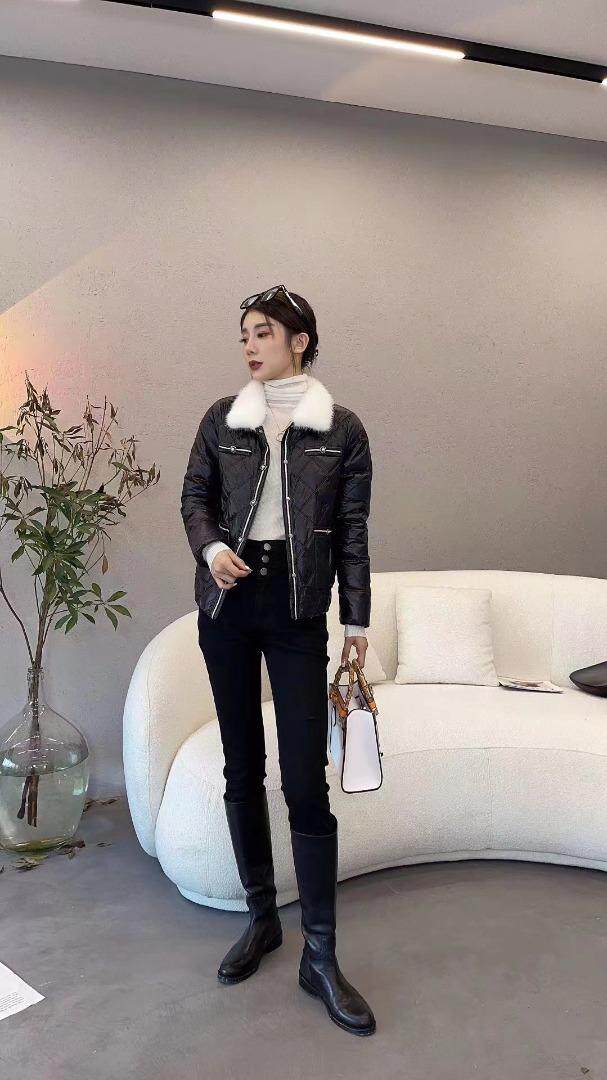 冬季拼水貂毛短款保暖羽绒服，女装羽绒服，红衣情缘