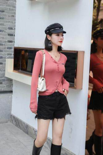 【现货】春装新款打底衫，女装，依洛菲