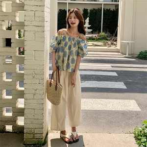 小个子法式茶歇印花一字肩上衣套装女夏新款休闲舒适阔腿裤两件套图片