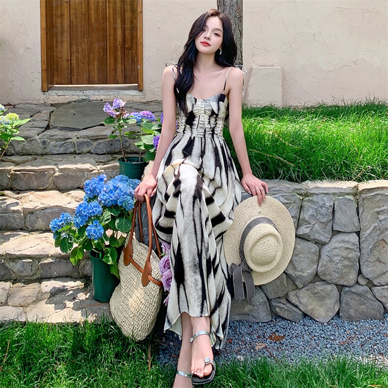 2024年夏季时尚潮流收腰吊带裙，女装连衣裙，萌依族