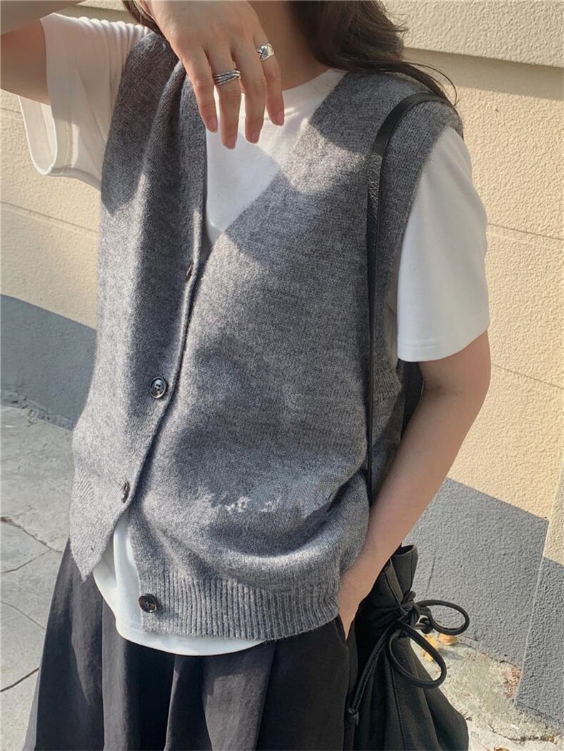 时尚百搭女士秋冬四扣V领开衫马甲单排扣纯色简约毛衣背心外套,女装马甲,洁纯羊绒