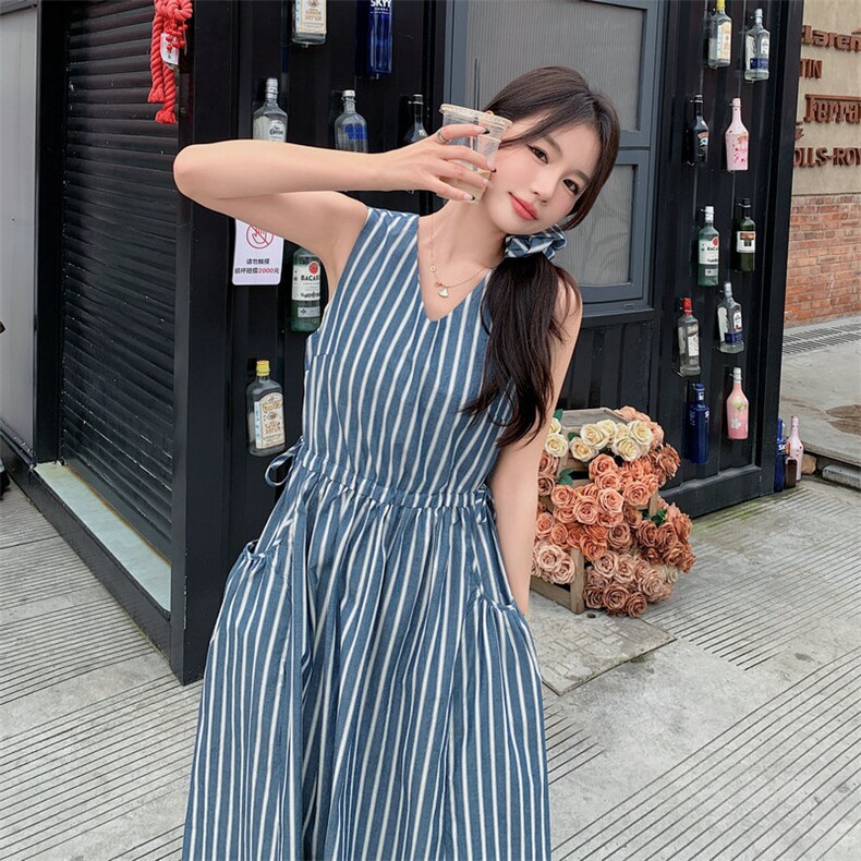 【新品现货】夏日微风蓝色条纹背心茶歇连衣裙8816-P135-K188图片