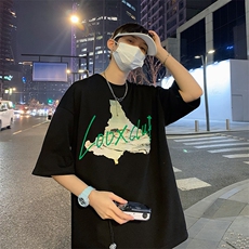 黑色