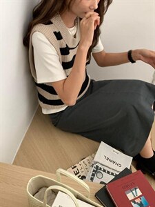 款号：WM0015
名称：粗针U领背心毛衣图片