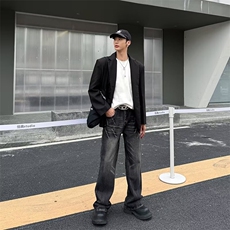 黑色