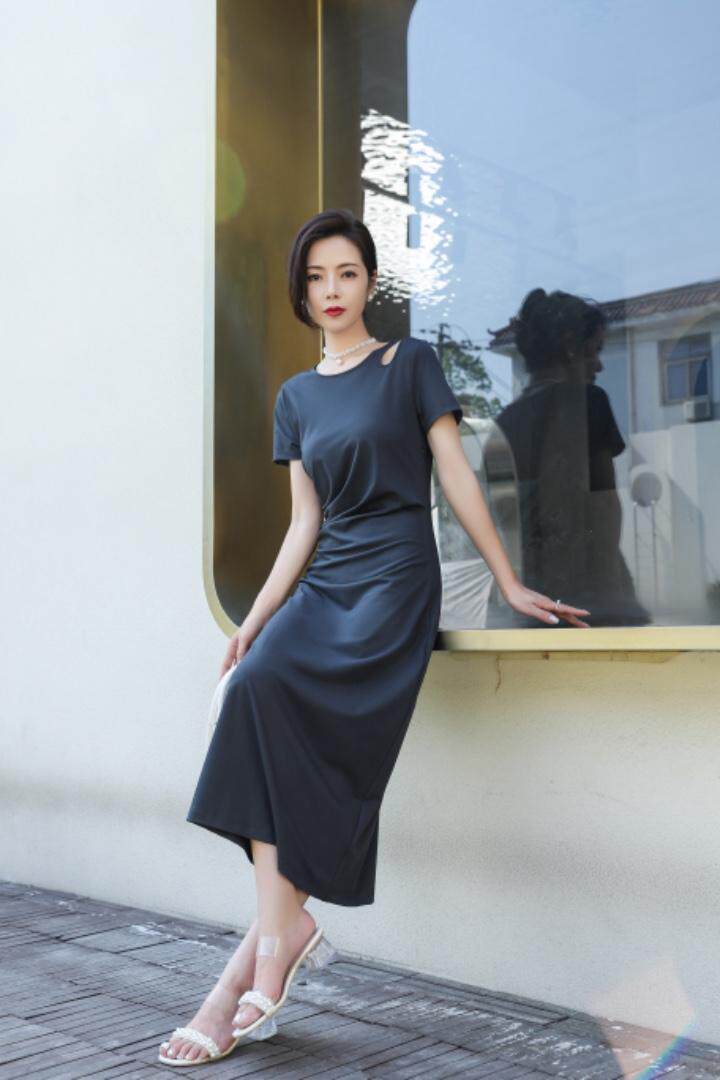 气质修身连衣裙，女装连衣裙，蓝芝衣秀