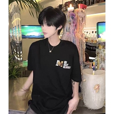 黑色