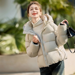 水衣源2685款短款连帽泡芙羽绒服女加厚保暖外套图片