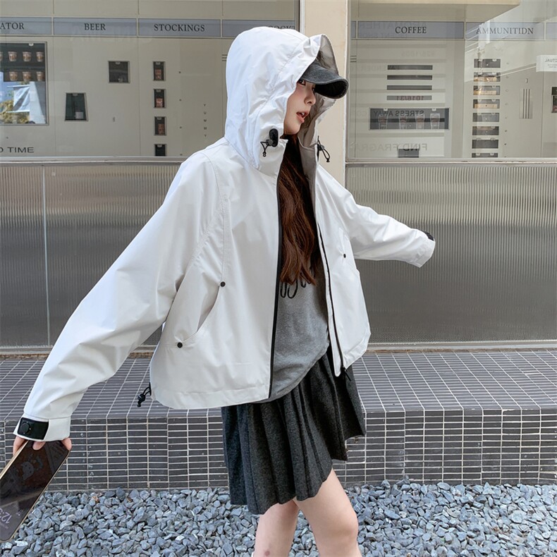 韩系米白色连帽冲锋衣短外套女秋季2025新款小个子休闲工装上衣,女装短外套,帛锦泉
