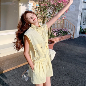 2025夏季新款韩系松弛感休闲套装女高级感翻领马甲外套短裤两件套图片