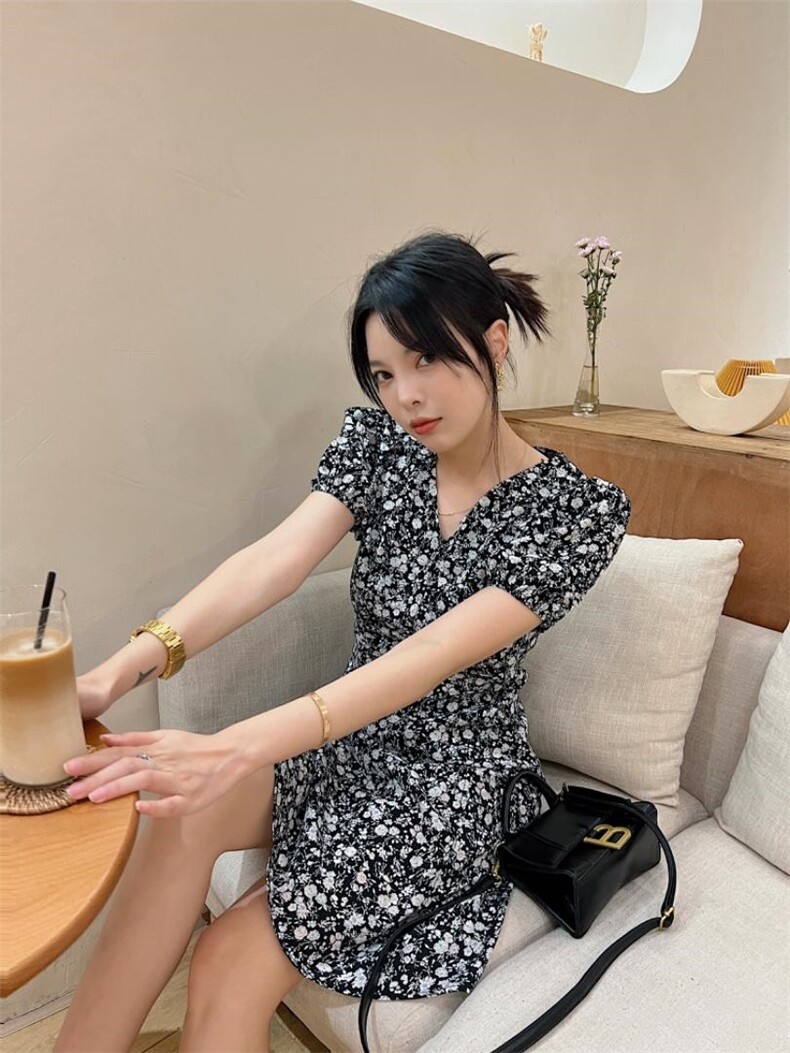 前侧两边抽皱连衣裙，女装连衣裙，玩美