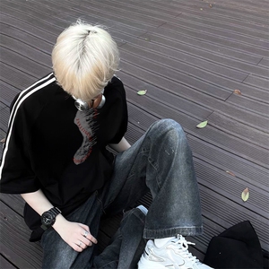 抖音得物高品质二开240克宽松纯棉美式潮牌三条杠织带短袖T恤图片
