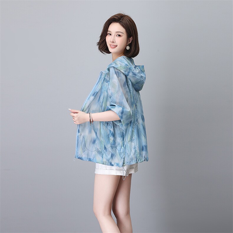 印花防晒衣女短款夏季薄款外套2026新款轻薄宽松连帽防晒服,女装短外套,板酷