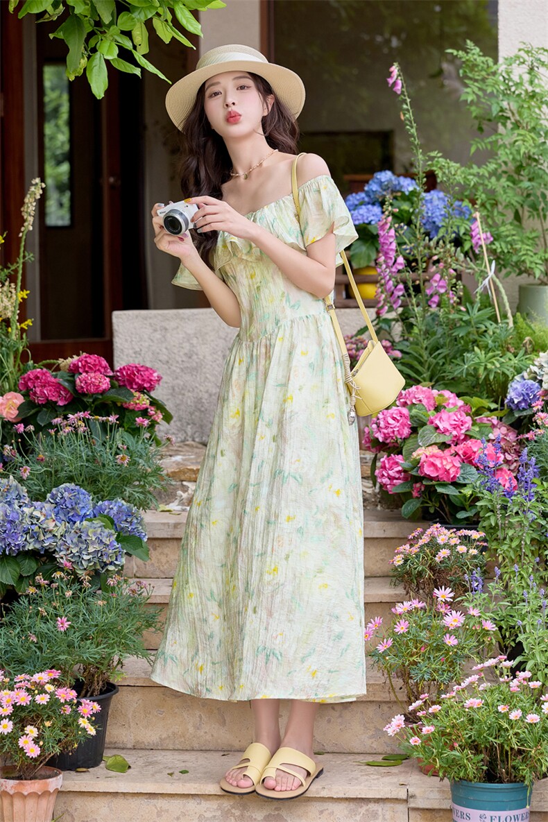 2025一字肩荷叶边女夏新款绝美度假风修身显瘦甜美减龄印花长裙,女装连衣裙,奋斗女王