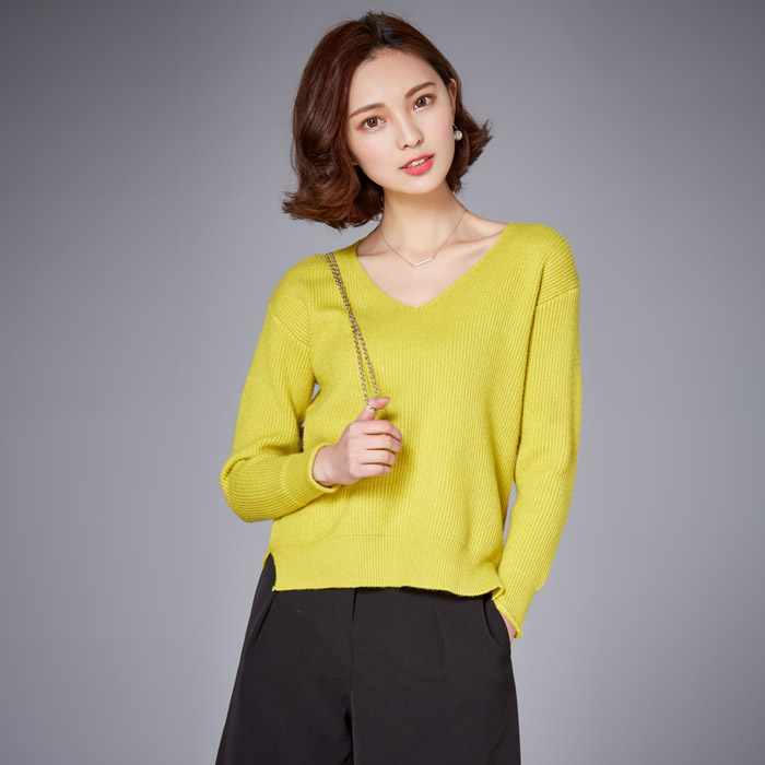 时尚V领宽松红色毛衣女秋冬季新款百搭显瘦长袖针织衫上衣,女装T恤,安之芮娜