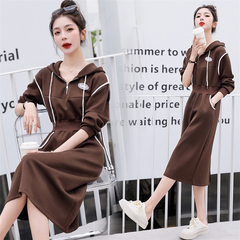 现货2024年秋装新款百搭时尚大方简约个性气质显瘦连帽连衣裙，女装连衣裙，韩美纤衣