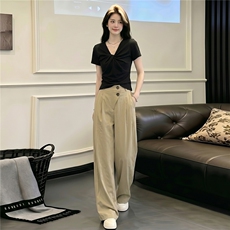 欧韩时尚套装女夏新款黑色V领扭结设计短袖上衣弯刀休闲裤两件套，女装套装/套裙，江南