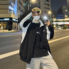 黑色