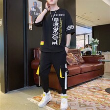 黑色