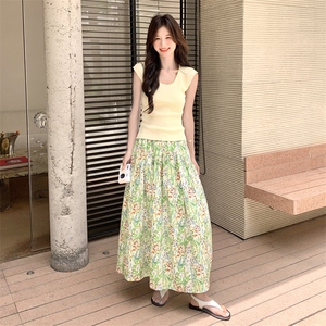 【新款】纯色修身T恤碎花半身裙套装2C158-8696-P135-K198图片