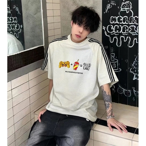抖音得物品质二开240克宽松纯棉美式潮牌印花三条杠中性风短袖T恤图片