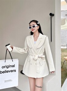 春装刺绣外套，工艺款西服外套，披肩可拖卸图片