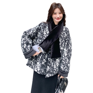 黑白印花羽绒服女冬2025年超火好看高级小众独特漂亮短款加厚外套图片