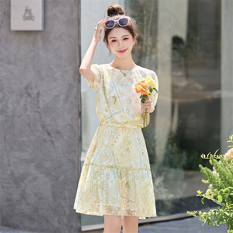 2025夏新款法式气质优雅时髦设计感超好看提花印花小个子连衣裙女，女装连衣裙，朵莱米