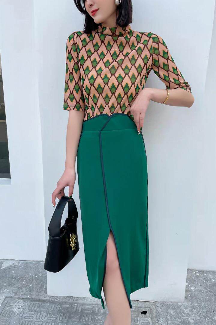 来啦！百搭的小衫，这个花型很爆哦，其它，欧以美