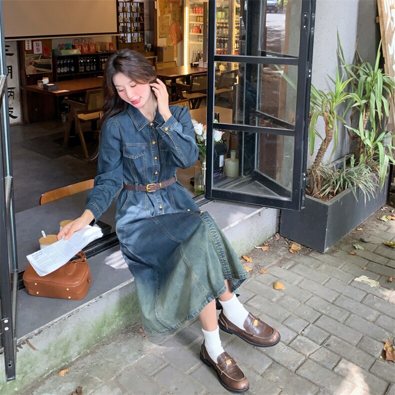 高级感渐变牛仔连衣裙女2024秋季新款港风复古气质收腰显瘦衬衫裙，女装连衣裙，多米2-075