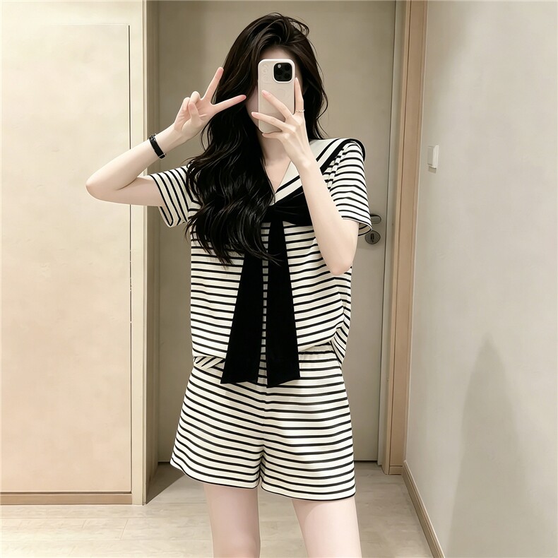 女夏款时尚洋气套装设计感蝴蝶结翻领黑白条纹短袖上衣短裤两件套，女装套装/套裙，江南