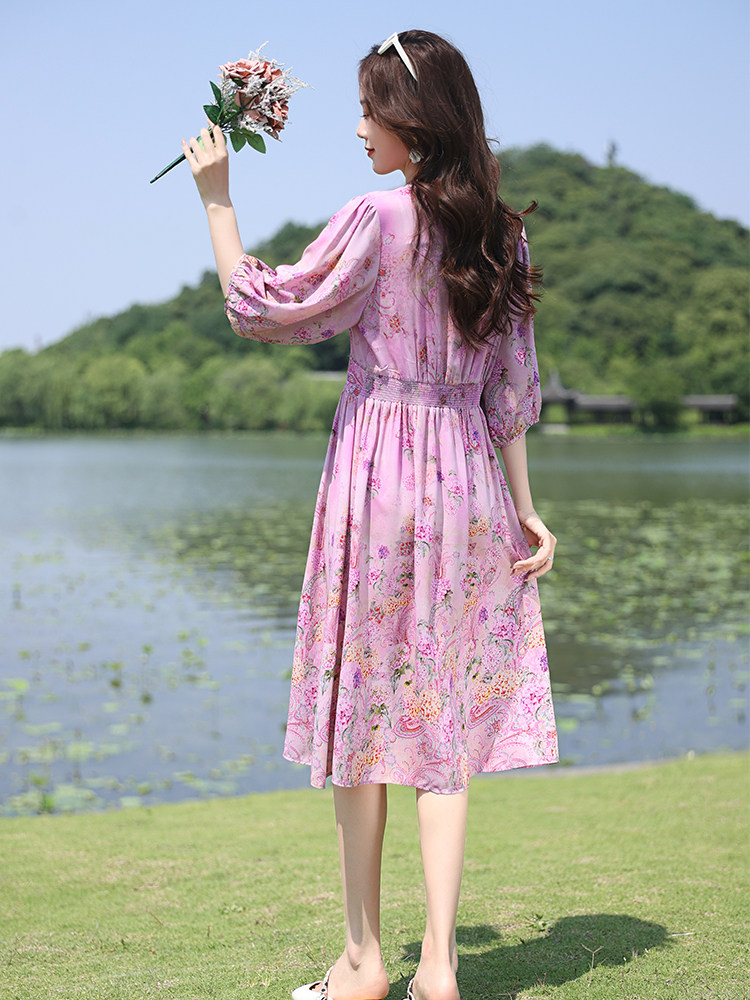 高端时尚小香风V领碎花雪纺连衣裙女2025夏季新款宽松显瘦A字裙潮,女装连衣裙,凝聚力