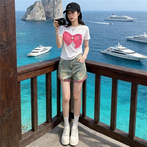 学院风网红时尚套装女夏款圆领刺绣蝴蝶结短袖阔腿牛仔短裤两件套图片