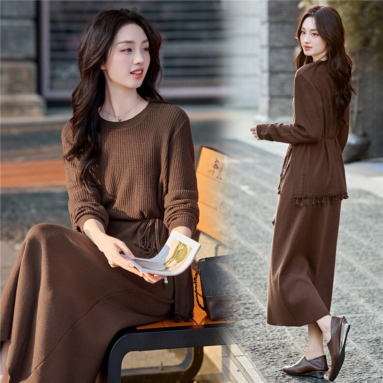 【现货】2025年秋季新款流苏不规则毛衣半身裙套装配腰绳显瘦，女装套装/套裙，乐吉娜