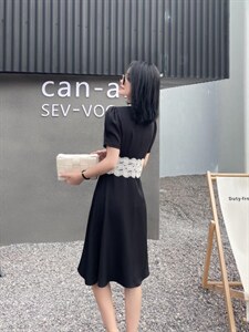 气质修身刺绣蕾丝拼接连衣裙图片