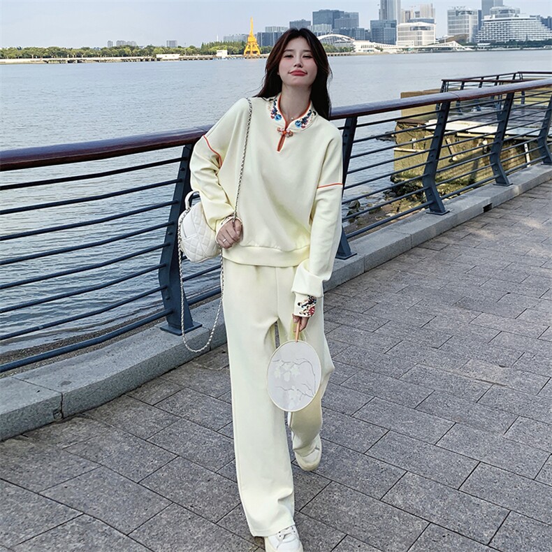 独特漂亮新中式奶杏色卫衣套装女春秋2025新款盐系穿搭长裤两件套,女装套装/套裙,2C187