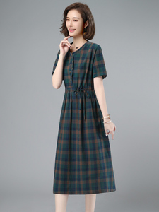 2023年夏季新款潮韩版休闲时尚格子短袖连衣裙女中长款小个子女夏图片