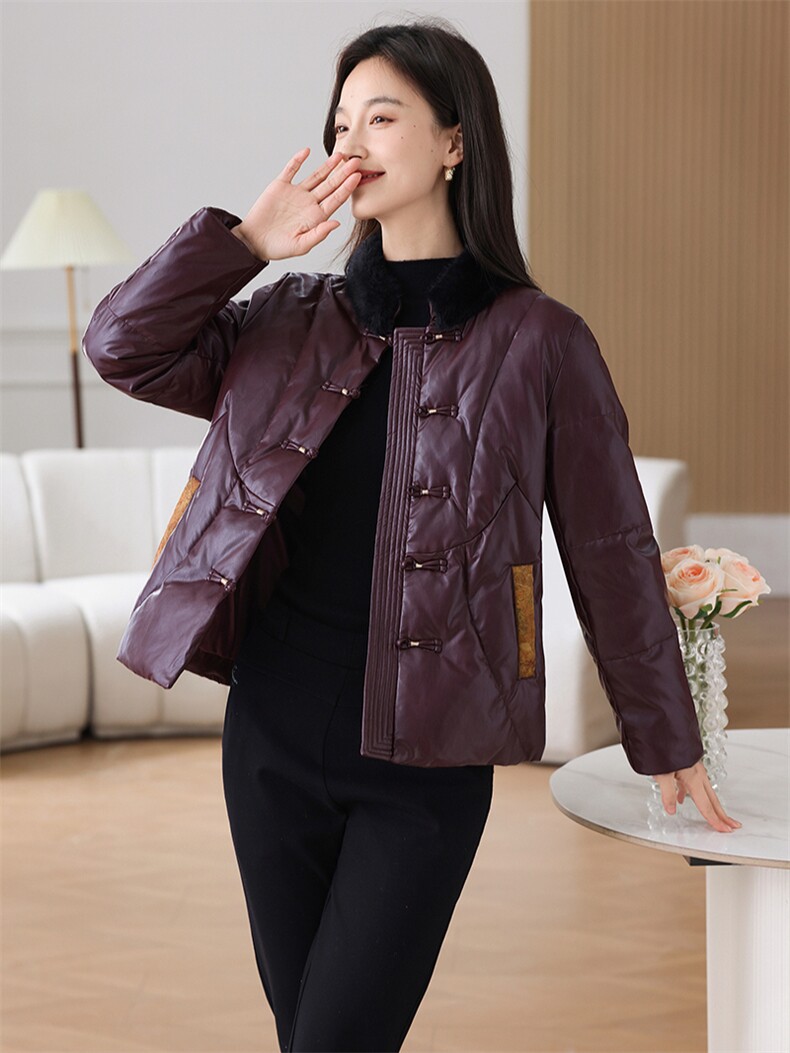 皮衣羽绒服女2025年洋气百搭时尚妈妈装冬季大码宽松白鸭绒外套,女装羽绒服,拾衣
