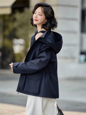 2025秋款时尚休闲风衣外套洋气收腰上身显瘦，不挑年龄，女装风衣，米莱