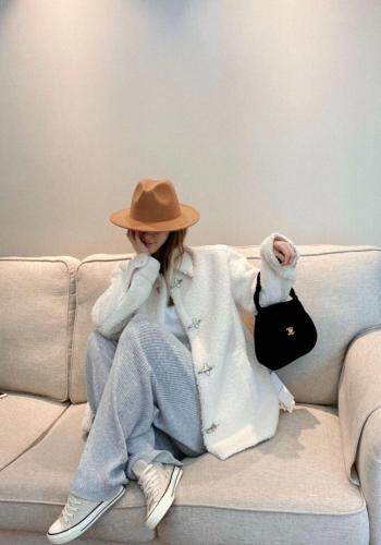 翻领羊羔毛扣子很有特色均码.，女装，尚映