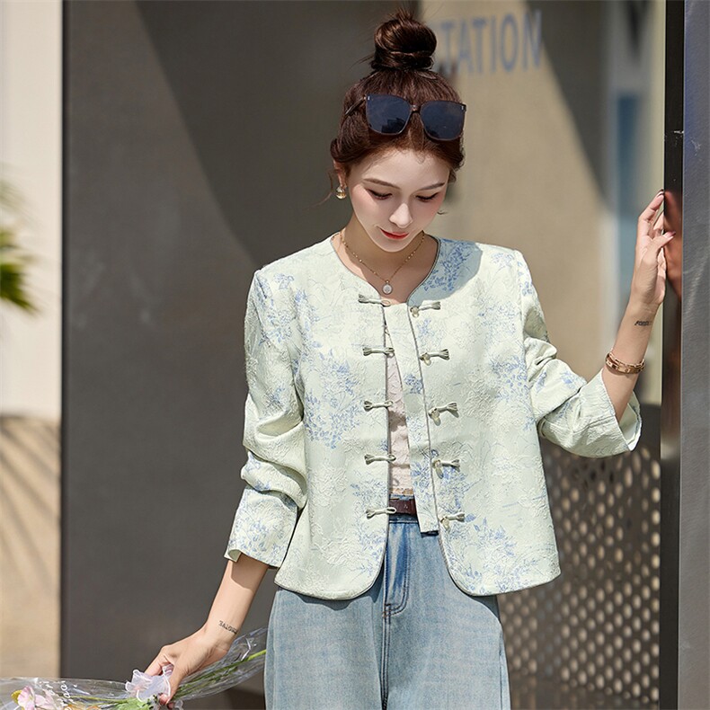 2025年春季新中式G风短款提花宽松外套女,女装短外套,依万里