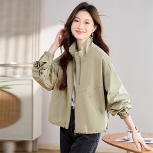 女士短外套女春秋2025年新款时尚宽松显瘦小个子减龄连帽夹克上衣，女装短外套，丽影随形
