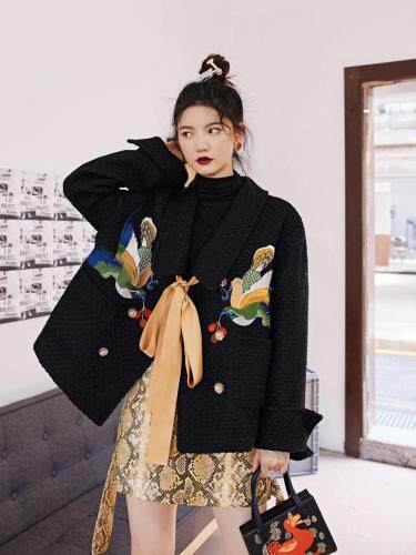 黑色粗纺绣花夹棉外套，女装，YOUER DENG