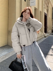 现货新款羽绒服女短款韩版立领简约加厚小个子高级感面包服外套潮，女装羽绒服，韩然一族